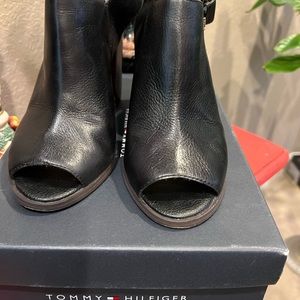 Leather black TH shoes